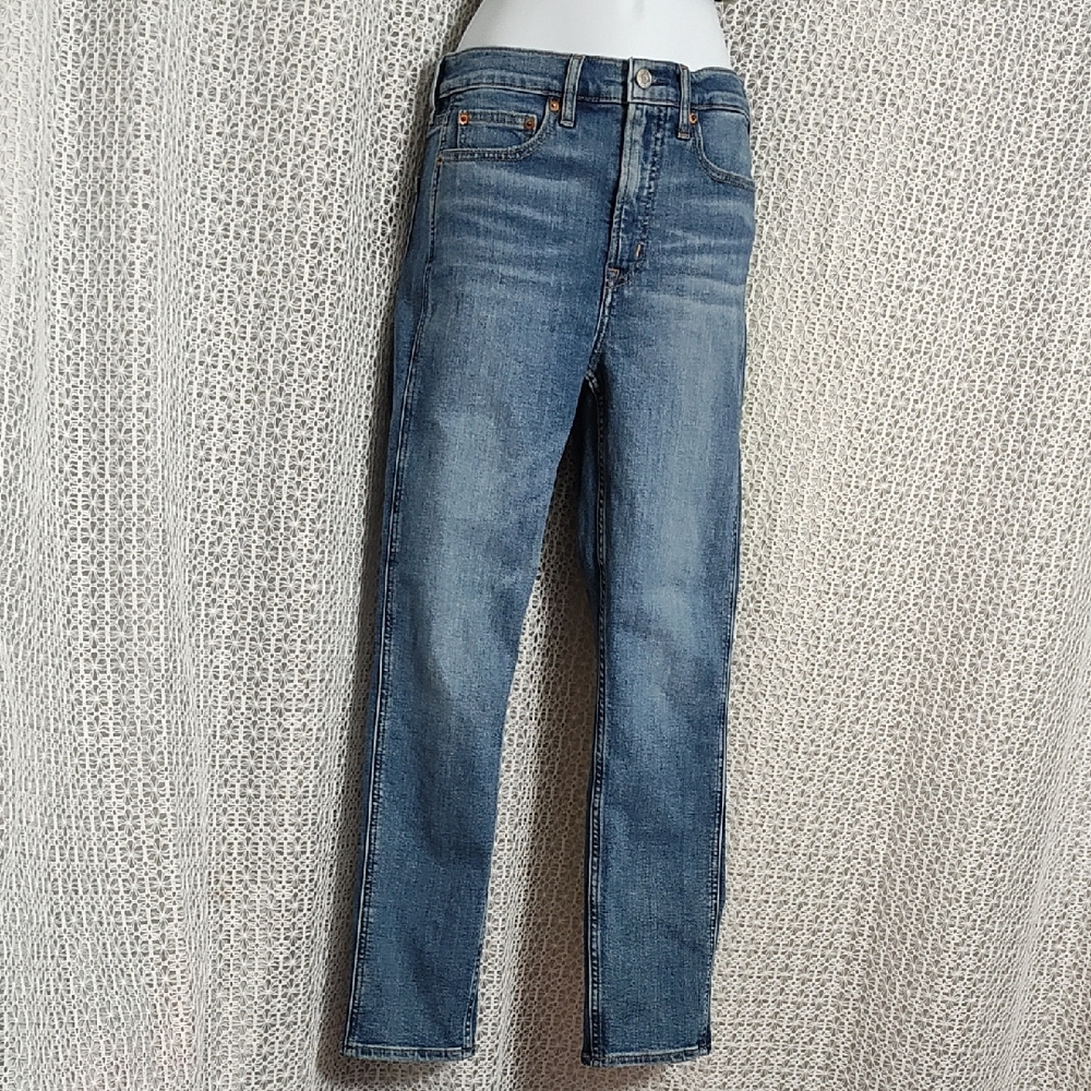 GAP Women's Straight Leg Blue Jeans